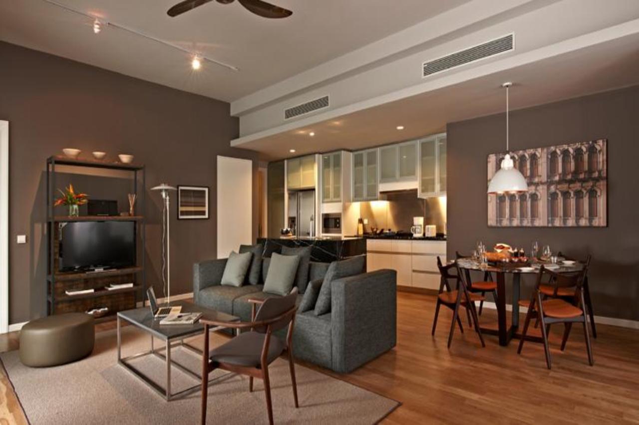 E&O Residences Куала Лумпур Екстериор снимка A living room with a kitchen and dining area