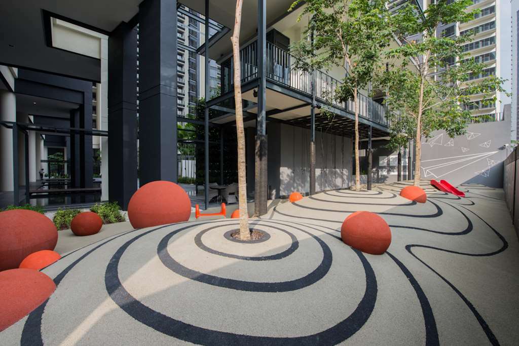 E&O Residences Куала Лумпур Съоръжения снимка The courtyard of the school